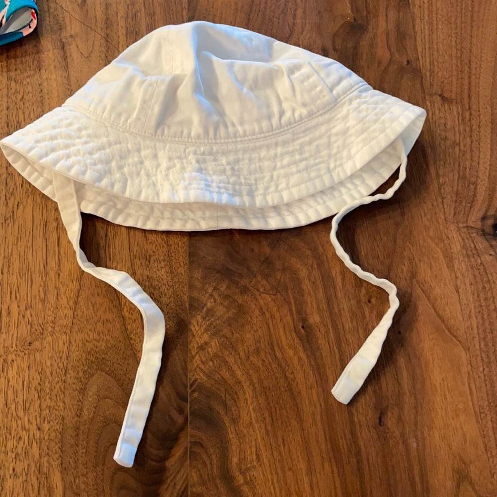 Hanna white sun hat- size small